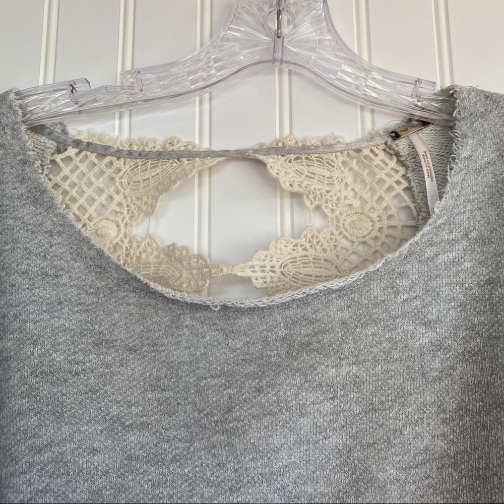 Free People cropped grey sweatshirt SIZE XS decorative open lacy back - Picture 3 of 8